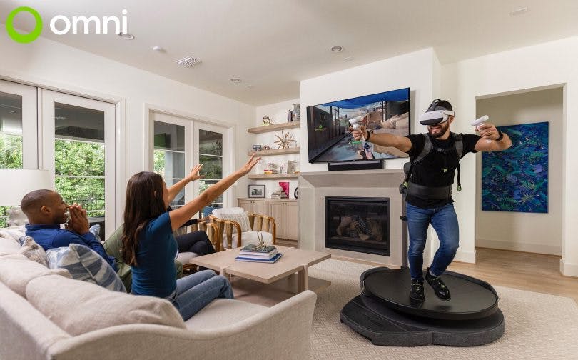 Бягащата пътека Omni One VR най-накрая започна да се доставя