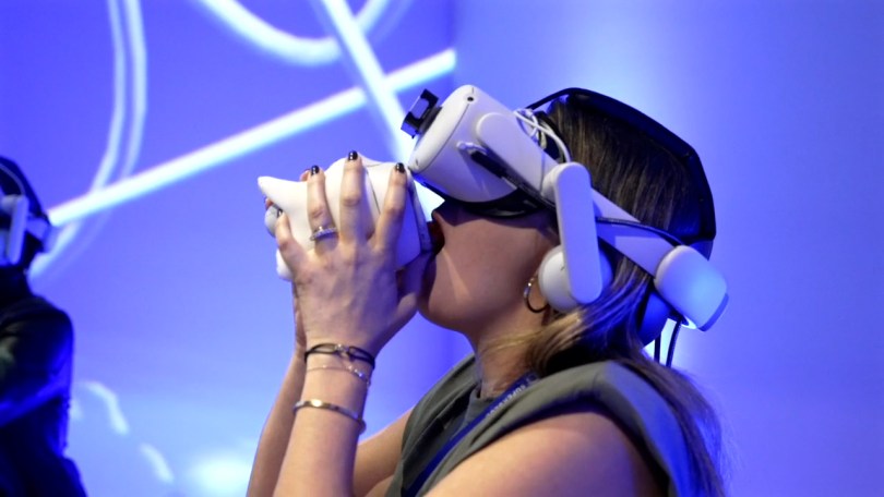 Dieses Mixed-Reality-Menü kombiniert Essen und VR